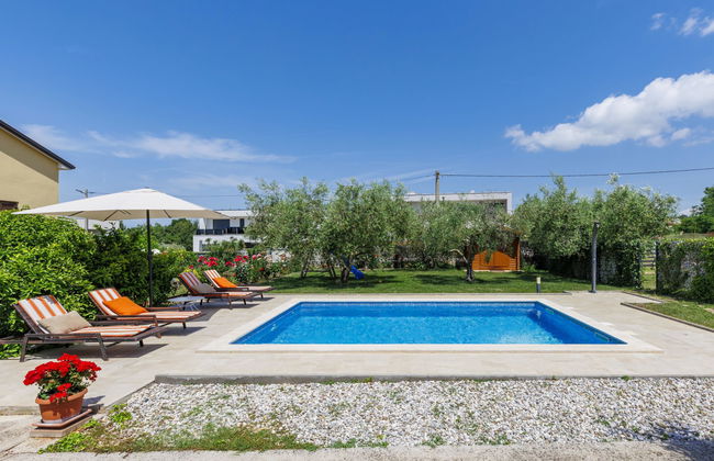 Apartamento de 3 quartos em Novigrad com piscina privada e jardim - Foto 15
