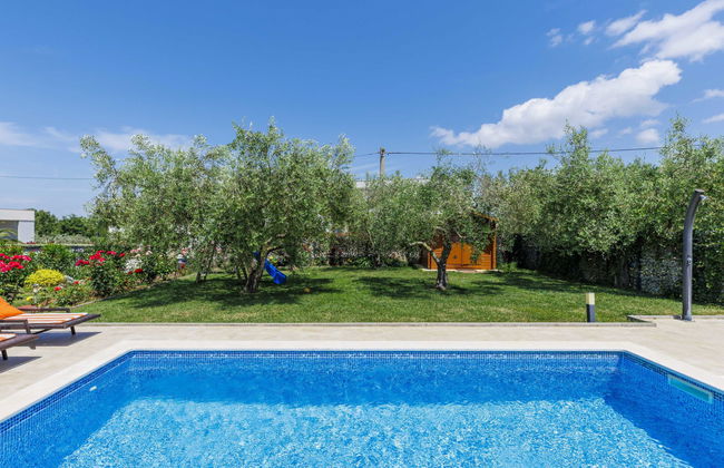 Apartamento de 3 quartos em Novigrad com piscina privada e jardim - Foto 32