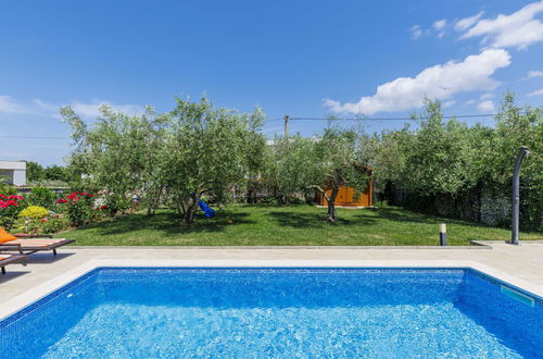 Photo 32 - 2 bedroom Apartment in Novigrad with private pool and garden