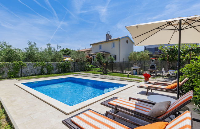 Apartamento de 3 quartos em Novigrad com piscina privada e jardim - Foto 16