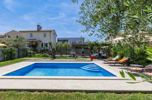 Photo 20 - 2 bedroom Apartment in Novigrad with private pool and garden