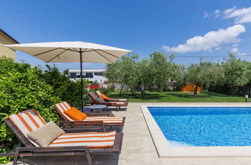 Photo 1 - 2 bedroom Apartment in Novigrad with private pool and garden