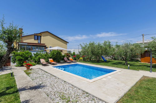 Photo 33 - 2 bedroom Apartment in Novigrad with private pool and garden
