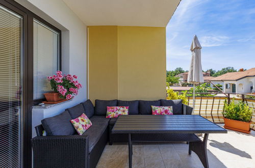 Photo 9 - 2 bedroom Apartment in Novigrad with private pool and garden