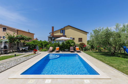 Photo 2 - 2 bedroom Apartment in Novigrad with private pool and garden