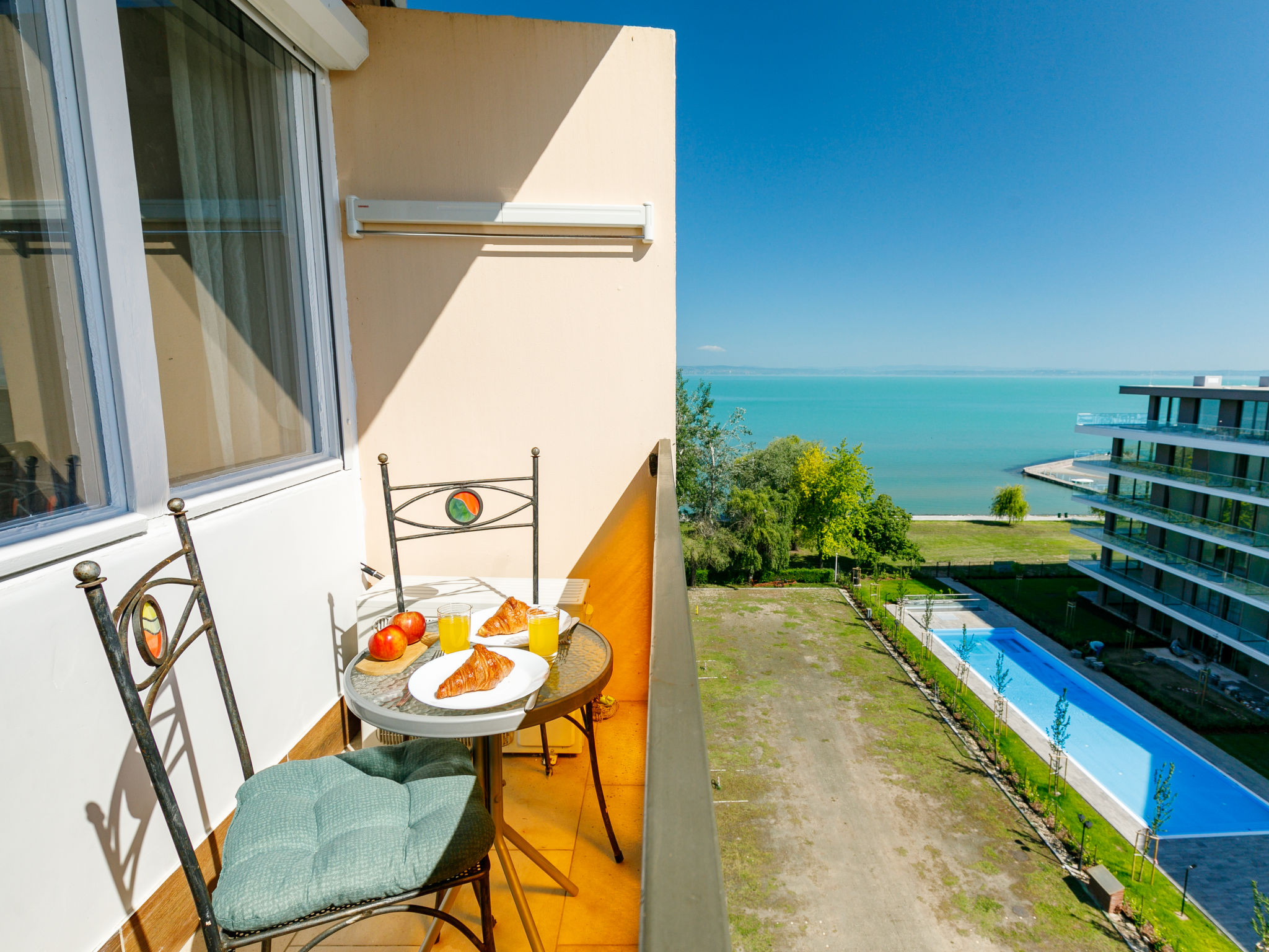 Photo 14 - 1 bedroom Apartment in Siófok with garden and mountain view