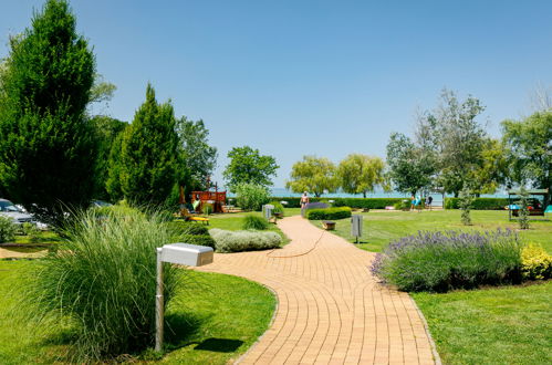 Foto 4 - Apartment mit 1 Schlafzimmer in Siófok mit garten und blick auf die berge