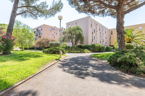 Foto 18 - Appartamento con 2 camere da letto a Saint-Tropez con terrazza e vista mare
