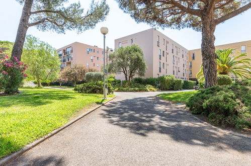 Photo 18 - 2 bedroom Apartment in Saint-Tropez with terrace and sea view