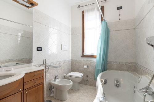 Foto 17 - Apartment mit 2 Schlafzimmern in Albenga mit garten und blick aufs meer