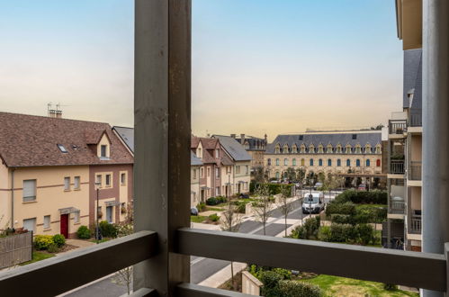 Foto 22 - Appartamento con 2 camere da letto a Deauville con vista mare