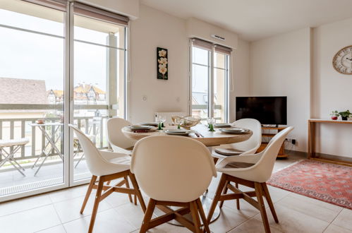 Foto 11 - Appartamento con 2 camere da letto a Deauville con vista mare