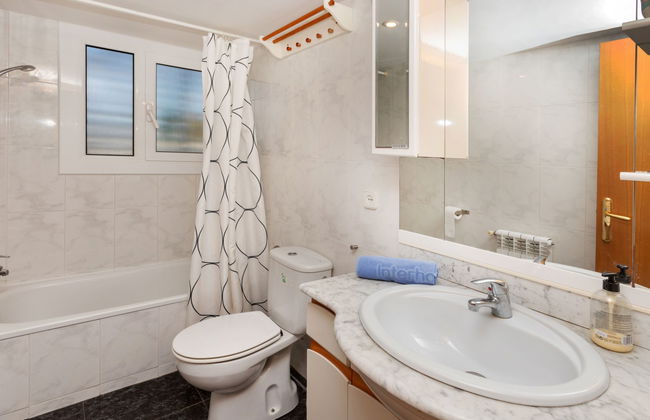 2 bedroom Apartment in Sitges with swimming pool and garden - Photo 12