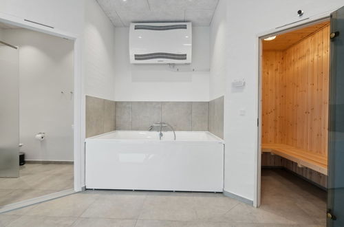 Photo 31 - Maison de 5 chambres à Glesborg avec piscine privée et terrasse