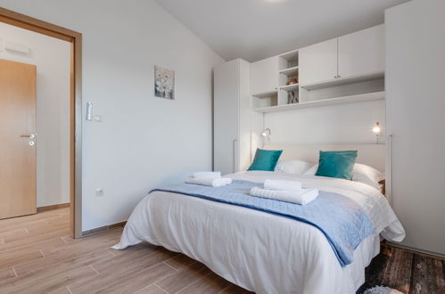Foto 17 - Appartamento con 1 camera da letto a Vir con vista mare