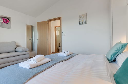 Foto 20 - Appartamento con 1 camera da letto a Vir con vista mare