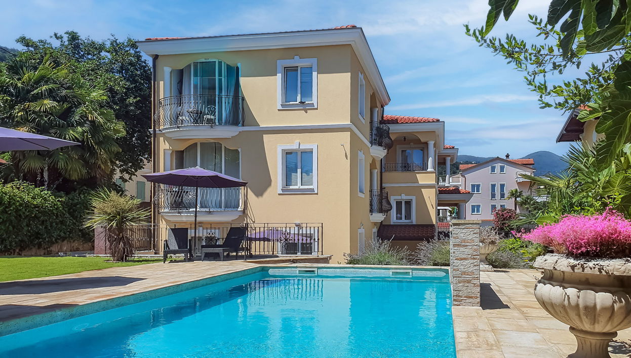 Casa con 5 camere da letto a Lovran con piscina e terrazza - Foto 1