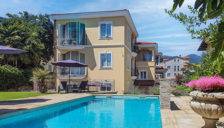 Photo 1 - Maison de 4 chambres à Lovran avec piscine et terrasse