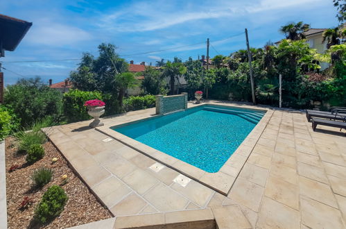 Photo 2 - Maison de 4 chambres à Lovran avec piscine et terrasse