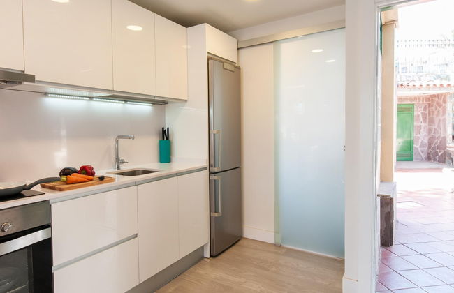 2 bedroom Apartment in San Bartolomé de Tirajana with swimming pool and terrace - Photo 8