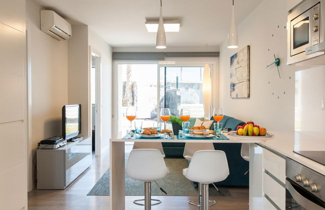 2 bedroom Apartment in San Bartolomé de Tirajana with swimming pool and terrace - Photo 3