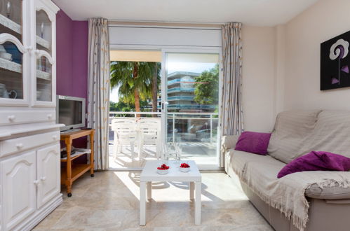 Foto 10 - Apartamento de 3 habitaciones en Salou con piscina y vistas al mar