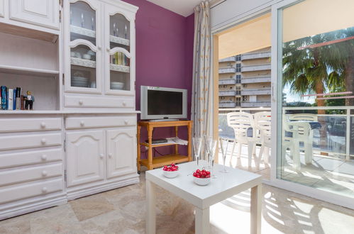 Photo 3 - 3 bedroom Apartment in Salou with swimming pool and sea view