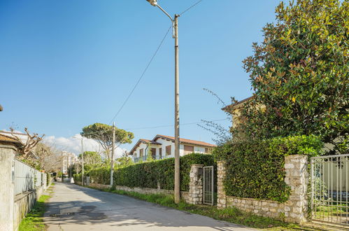 Photo 6 - Appartement de 3 chambres à Pietrasanta avec jardin et vues à la mer