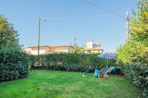 Photo 4 - Appartement de 3 chambres à Pietrasanta avec jardin et vues à la mer