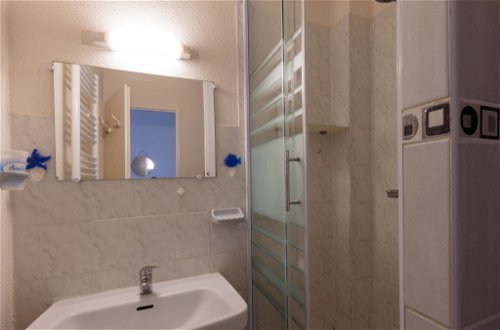 Foto 16 - Appartamento con 2 camere da letto a Les Mathes con piscina e vista mare