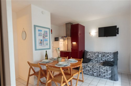Foto 4 - Appartamento con 2 camere da letto a Les Mathes con piscina e vista mare