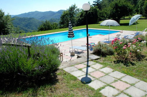 Foto 2 - Casa de 6 quartos em Marradi com piscina privada