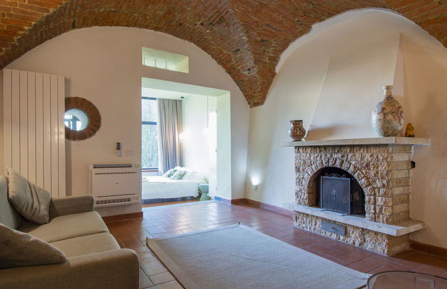 1 bedroom Apartment in San Miniato - Photo 2