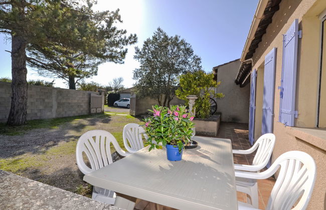 Casa de 3 quartos em Velleron com piscina e jardim - Foto 5