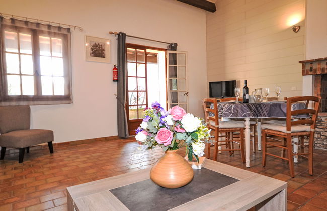 Casa de 3 quartos em Velleron com piscina e jardim - Foto 8