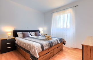 Foto 2 - Casa con 2 camere da letto a Fažana con terrazza e vista mare