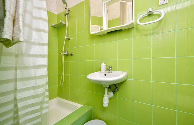 Apartment in Sukošan with garden and terrace - Photo 14