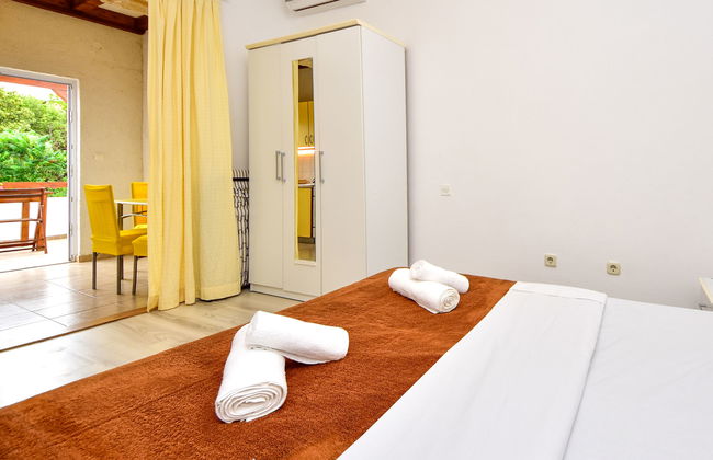 Apartment in Sukošan with garden and terrace - Photo 4