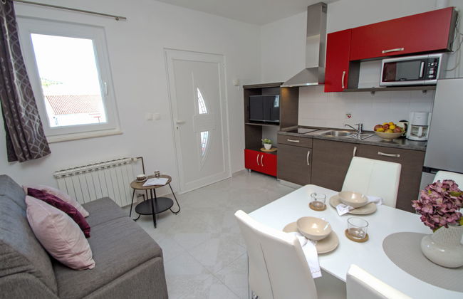 Apartamento de 3 quartos em Tribunj com piscina e jardim - Foto 6