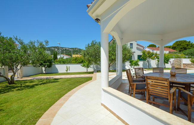 Apartamento de 3 quartos em Tribunj com piscina e jardim - Foto 26