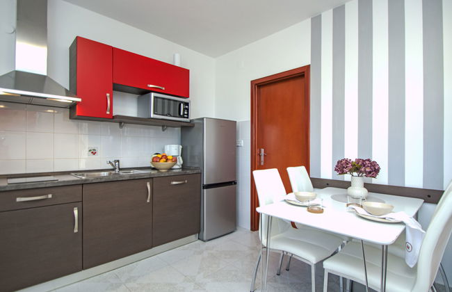 Apartamento de 3 quartos em Tribunj com piscina e jardim - Foto 7
