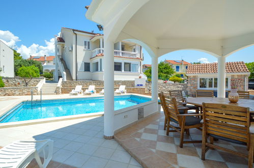 Photo 15 - 2 bedroom Apartment in Tribunj with swimming pool and garden