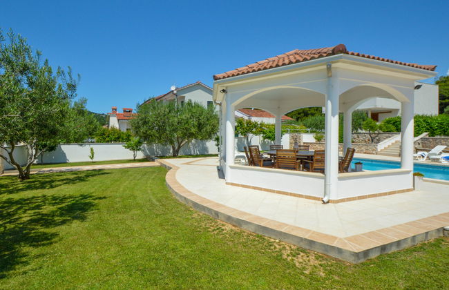 Apartamento de 3 quartos em Tribunj com piscina e jardim - Foto 18