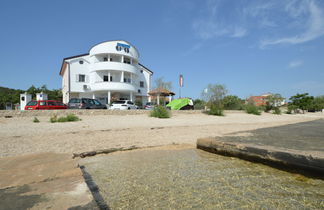 Foto 3 - Apartamento de 1 habitación en Sibenik con jardín y vistas al mar