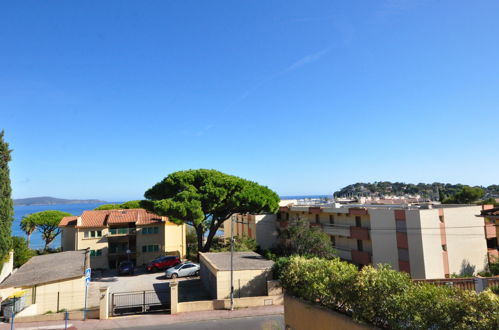 Foto 20 - Appartamento con 1 camera da letto a Cavalaire-sur-Mer con terrazza e vista mare