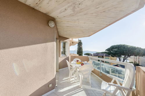 Foto 17 - Apartment mit 1 Schlafzimmer in Cavalaire-sur-Mer mit terrasse und blick aufs meer