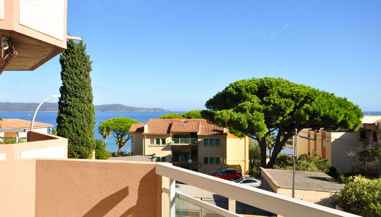 Foto 1 - Appartamento con 1 camera da letto a Cavalaire-sur-Mer con terrazza e vista mare