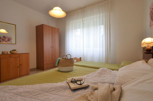 Foto 5 - Apartamento de 1 habitación en Lignano Sabbiadoro con jardín y vistas al mar