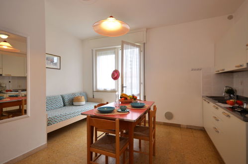 Foto 7 - Apartamento de 1 habitación en Lignano Sabbiadoro con jardín y vistas al mar