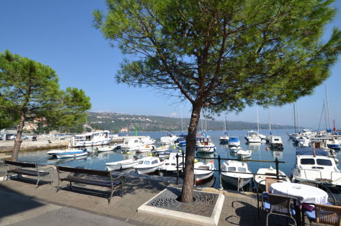 Foto 15 - Casa de 1 habitación en Opatija con jardín y vistas al mar